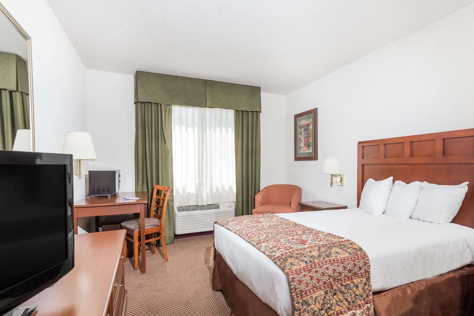 Baymont By Wyndham Yreka Hotel Buitenkant foto