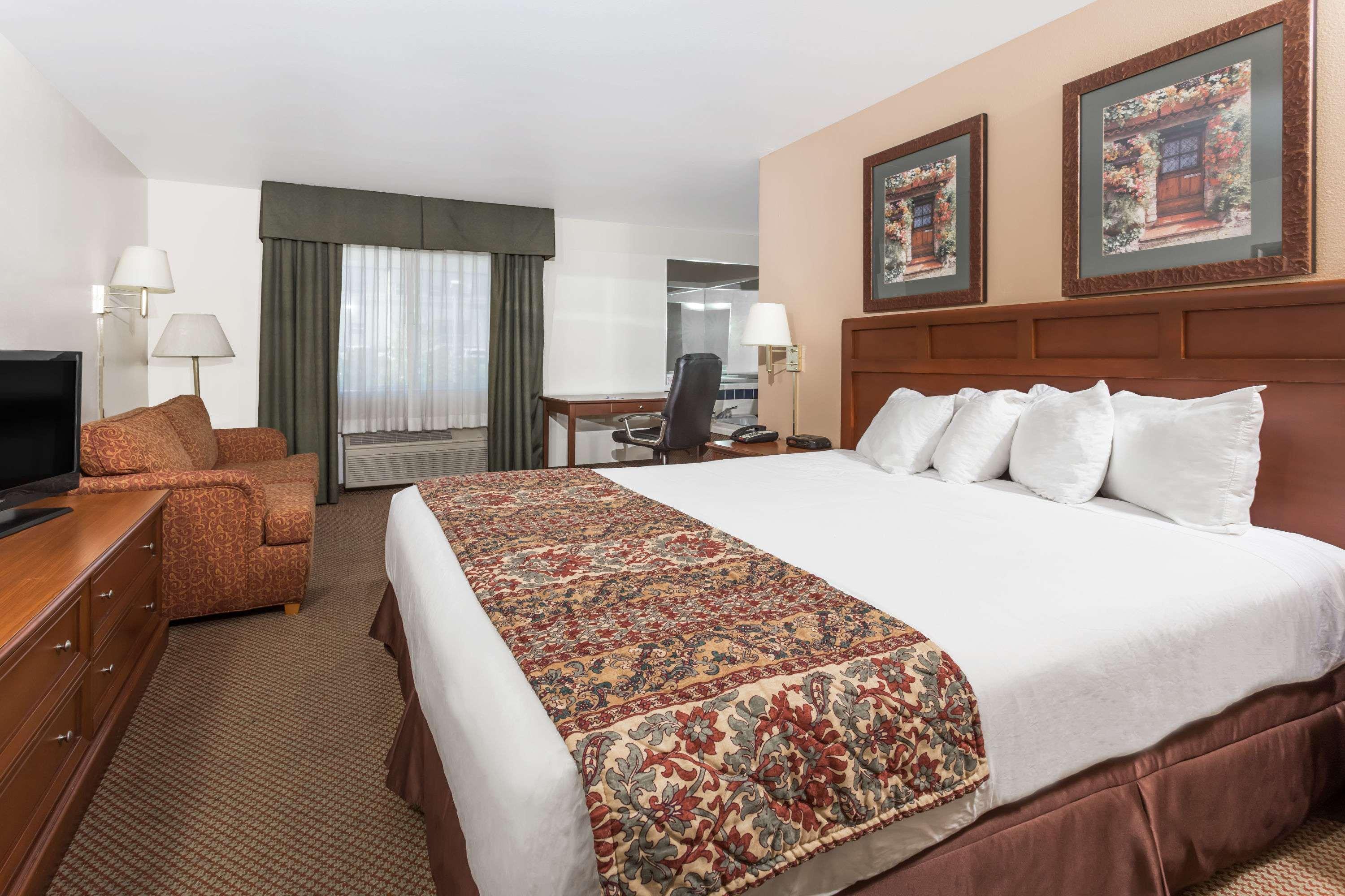 Baymont By Wyndham Yreka Hotel Buitenkant foto