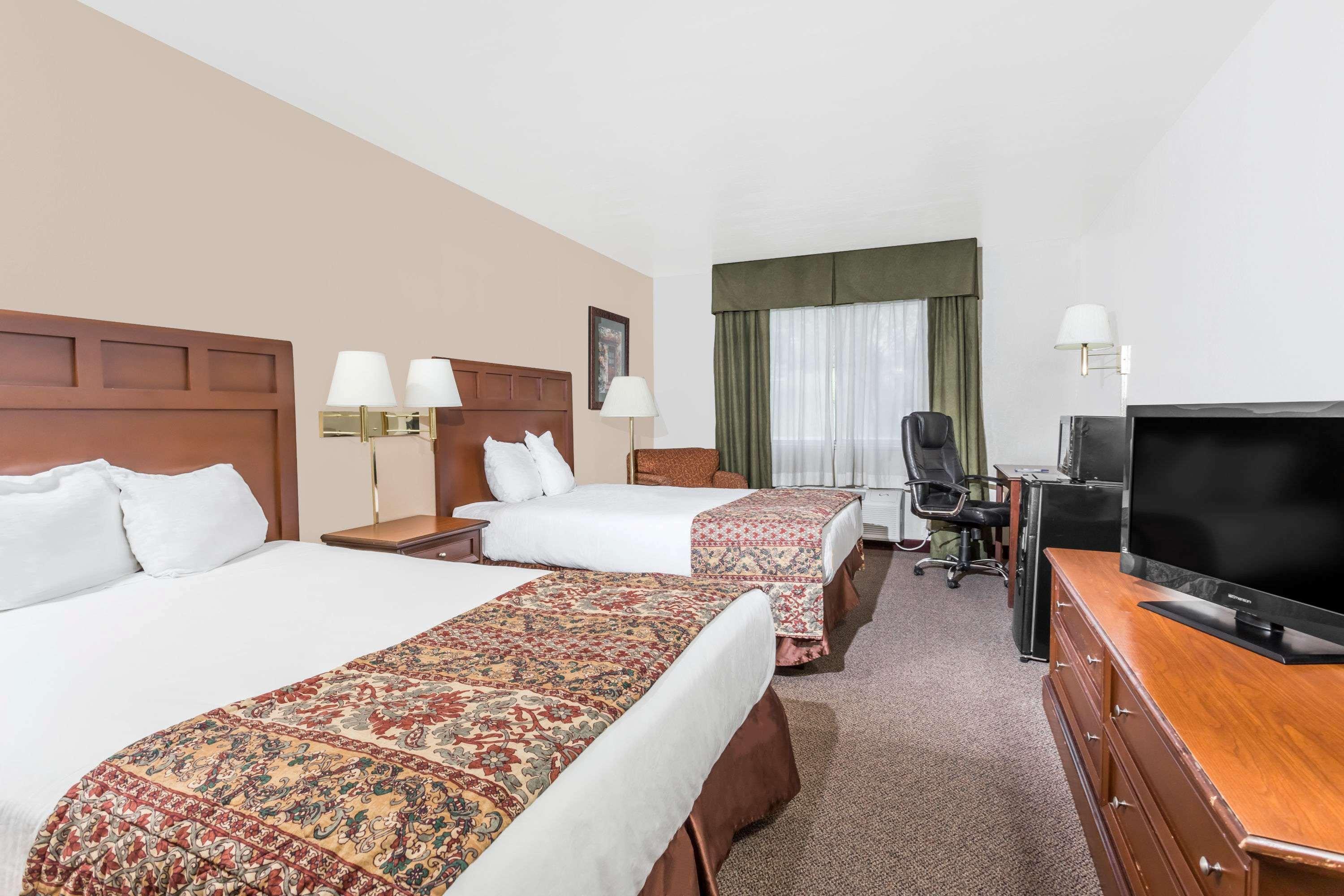 Baymont By Wyndham Yreka Hotel Buitenkant foto